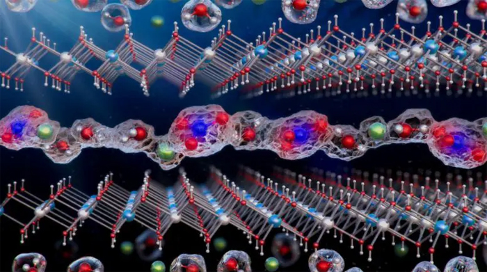 Включение молекул воды в слоистые материалы влияет на способность накапливать ионы